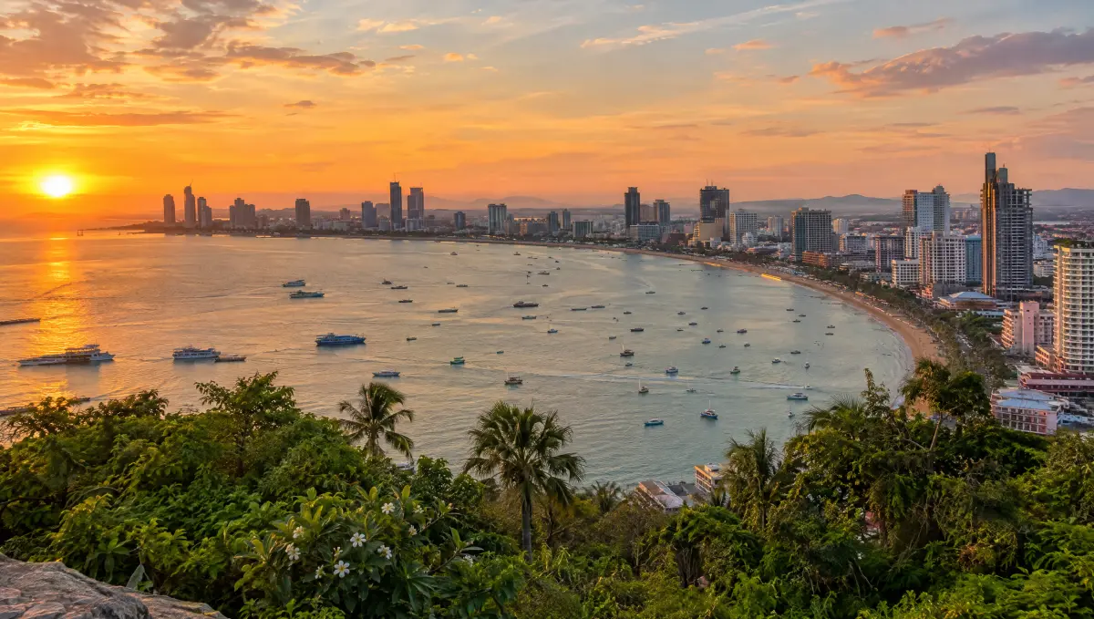 Central Pattaya: life at the pace of the city