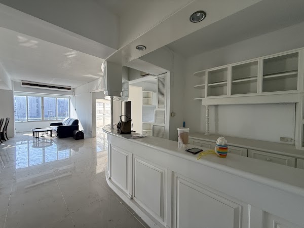 2 спальни 179 м², Somphong Condotel