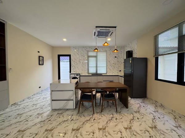 House 300 m², Private House